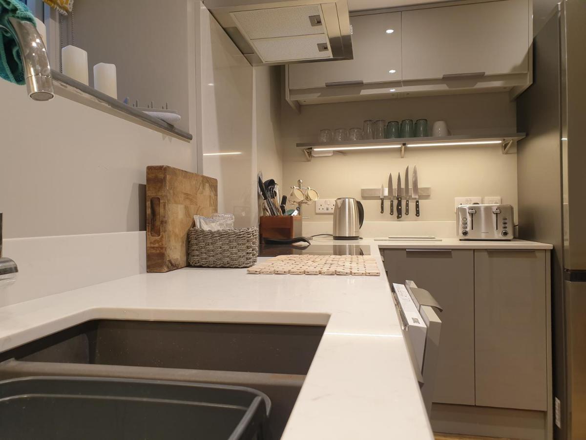 No8 3 Bed Cottage Winter Deals Offered 3 Nights Or More Nov-Mar Backbarrow Room photo